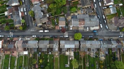 Strategie elettriche di lusso: il confronto tra 2 modelli chiave